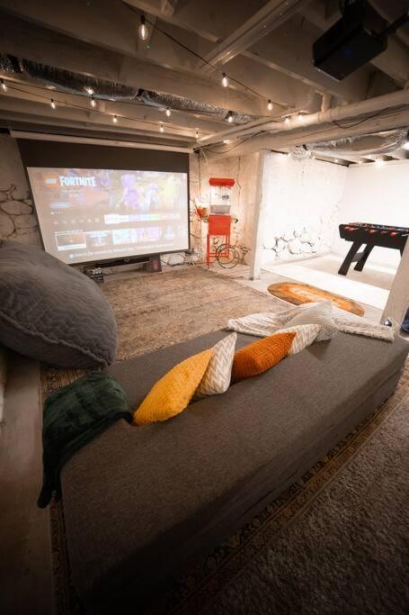 Reno'S Biggest Little House - Cozy Home Theatre Esterno foto